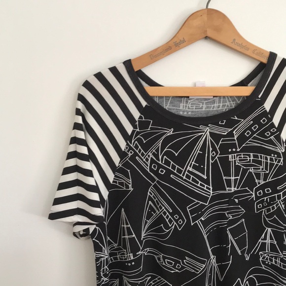 LuLaRoe Dresses & Skirts - EUC Black & White Striped Sleeve Boats Carly Dress